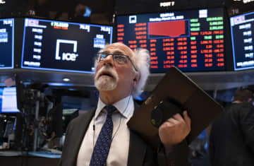 NY株暴落、2997ドル安 下げ幅最大、またも取引停止　画像１