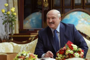 新型コロナ「ウオッカが効く」 ベラルーシ大統領が異様発言連発　画像１