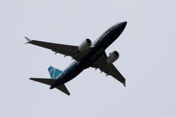 737MAXが試験飛行 ボーイング運航承認へ前進　画像１