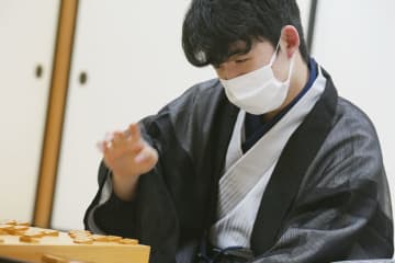 藤井聡太七段が最年少タイトル 将棋の棋聖戦、17歳11カ月　画像１