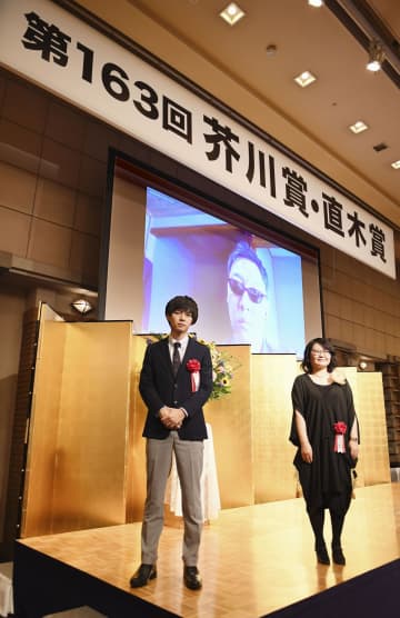 芥川、直木賞の贈呈式開かれる 「自分の物差し信じる」高山さん　画像１