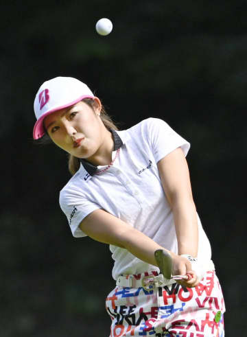 東浩子、古江彩佳が首位に並ぶ 東海女子ゴルフ第2日　画像１