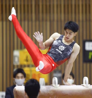 体操、橋本が個人総合初Vで4冠 全日本学生、最終日　画像１