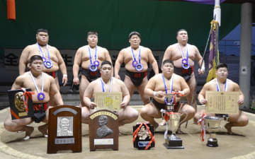 日大V2、30度目優勝 全国学生相撲選手権　画像１