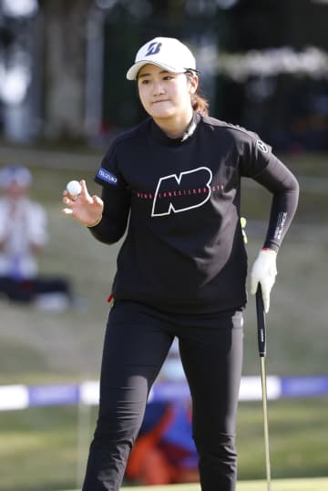 女子ゴルフ、稲見が65で首位 アクサ・レディース第1日　画像１