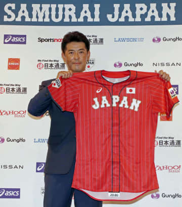 野球、代表の新ユニホーム発表 稲葉監督、赤に好印象　画像１