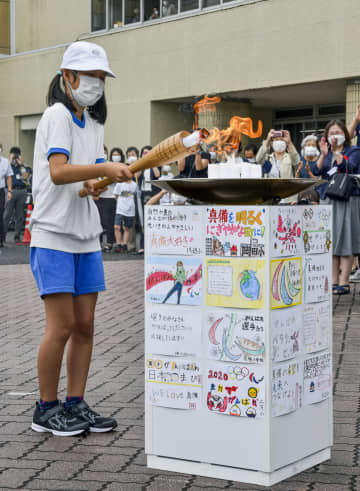西日本豪雨被災地でパラ採火式 支援学校児童ら火をつなぐ　画像１