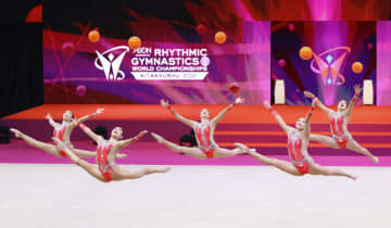 新体操、団体2種目で「銅」 世界選手権の日本チーム　画像１