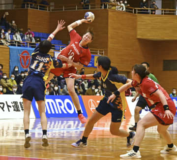 北国銀行とイズミが決勝へ ハンドボール、日本選手権女子　画像１
