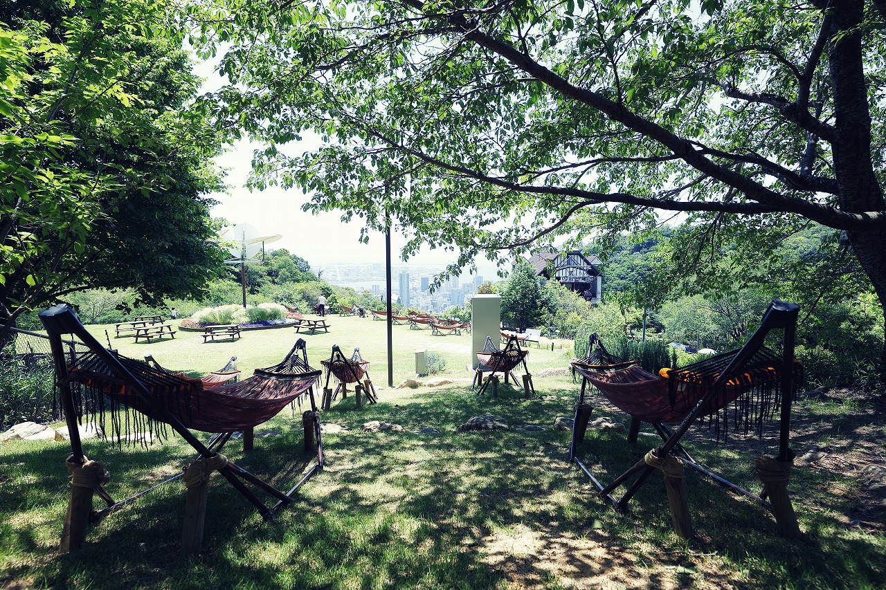 花を愛でる春のリゾート 神戸の街並みを一望 Ovo オーヴォ