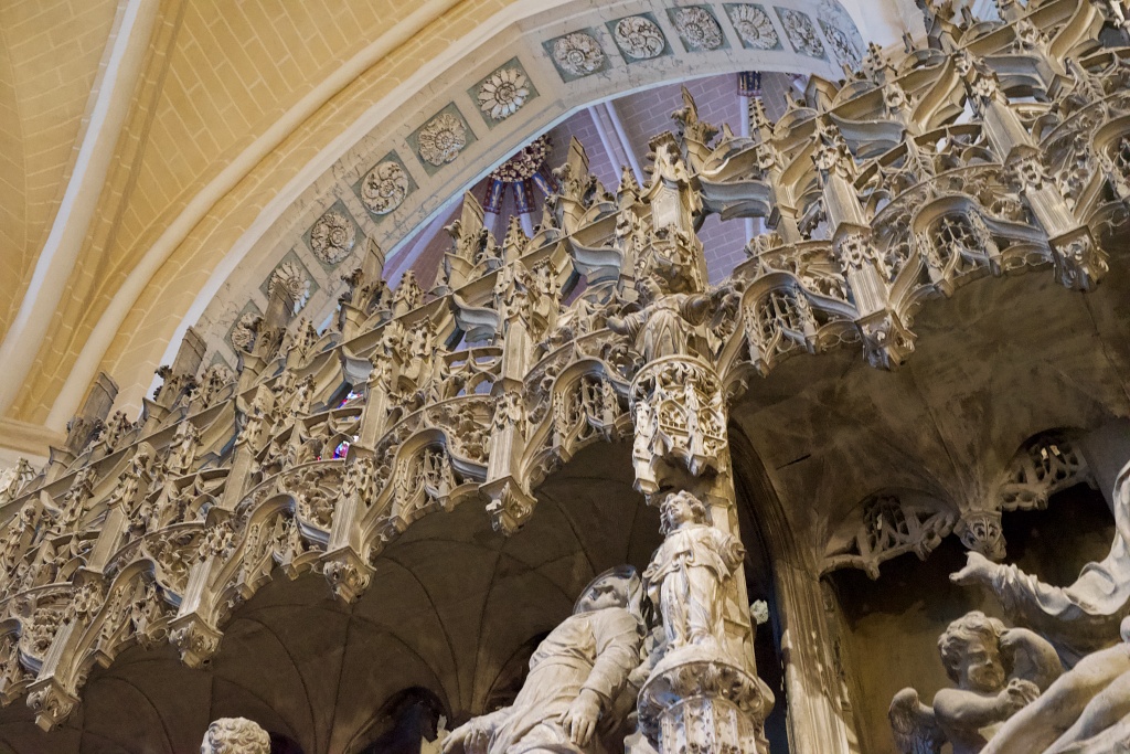【フランス歴史遺産探索6】美しいステンドグラスに魅了される「シャルトル大聖堂」　画像４