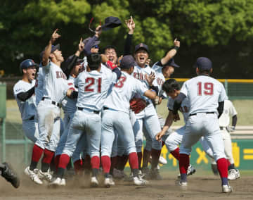 野球、近大が3季ぶり優勝 関西学生春季リーグ、京大下す　画像１