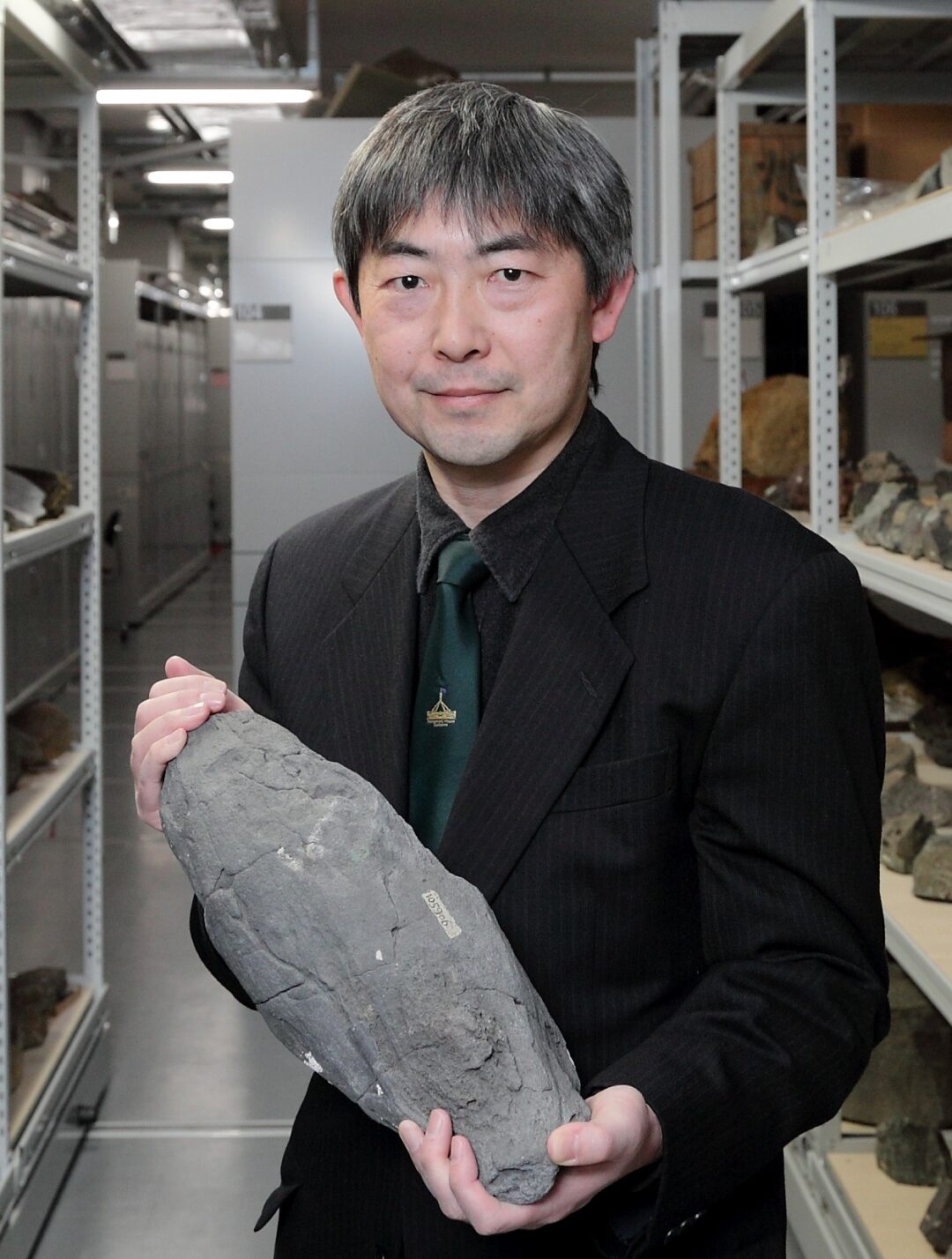 佐野　貴司　グループ長
専門：火山・火山岩
提供資料：日本に産出する岩石試料