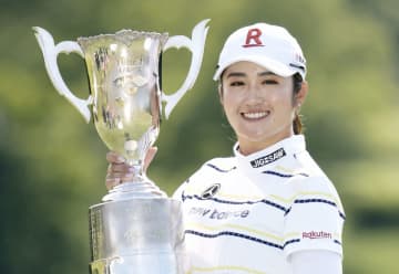 稲見萌寧が今季初勝利 女子ゴルフ最終日　画像１