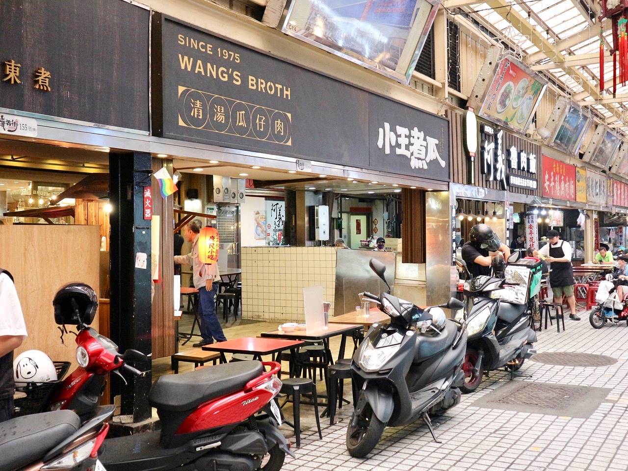 【台湾現地レポ】魯肉飯と肉つみれスープを華西街夜市の人気店で！台北「小王煮瓜」　画像２