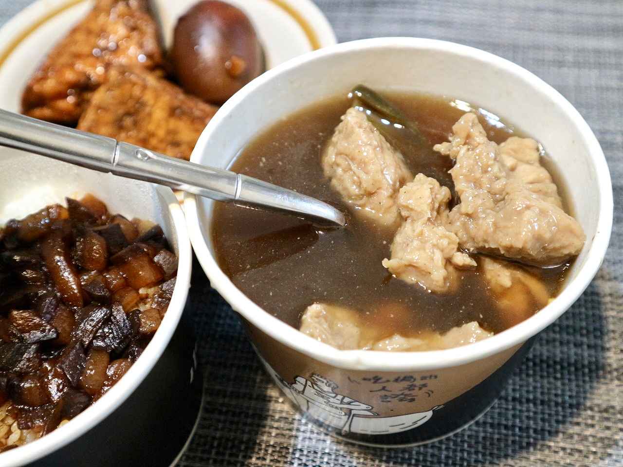 【台湾現地レポ】魯肉飯と肉つみれスープを華西街夜市の人気店で！台北「小王煮瓜」　画像８