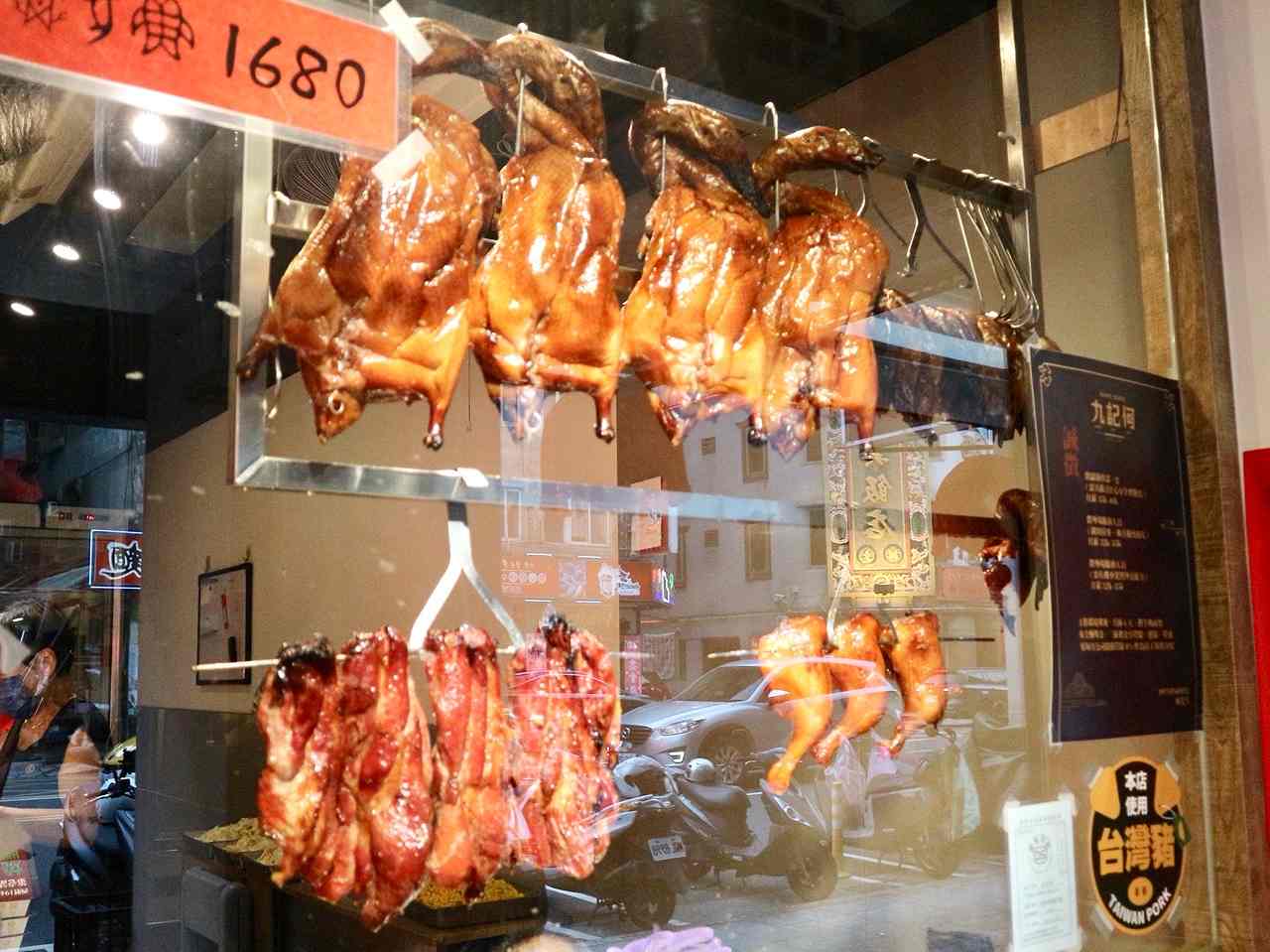 【台湾現地レポ】人気「ロースト肉定食」をテイクアウトで！台北・九記何燒臘　画像３