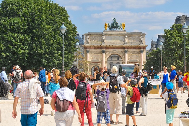 エッフェル塔やルーブル美術館に長蛇の列！観光客が戻りつつあるパリの今　画像３