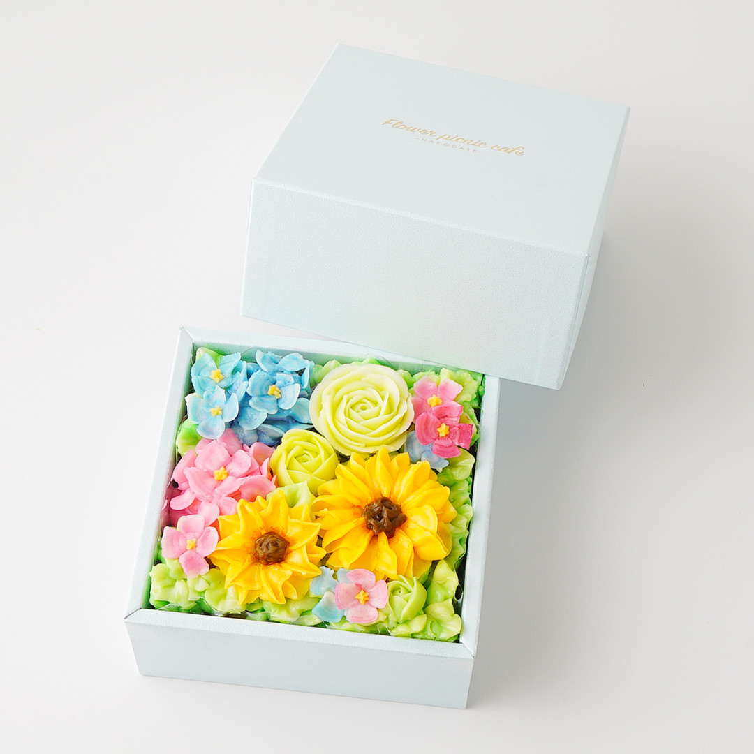 【父の日2022】食べられるお花のボックスフラワーケーキ ヒマワリ＆アジサイ／6,900円（税込）