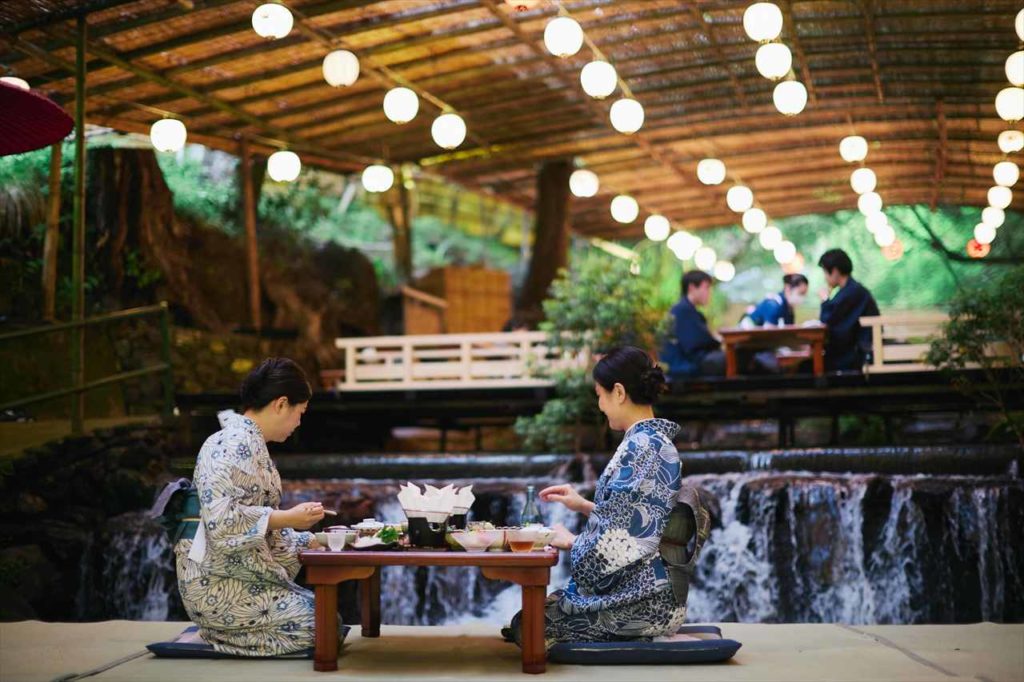 貴船・高雄・鴨川「納涼床」京都の夏の風物詩を満喫できる宿泊プラン販売中！　画像１