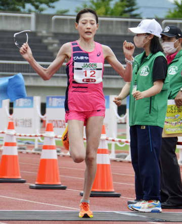 女子は前田が大会新記録で優勝 函館マラソン、ハーフ　画像１