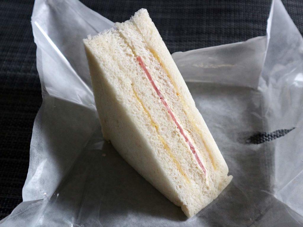 【台湾】台北駅近くでサンドイッチをテイクアウト！日本との違いは？「洪瑞珍三明治」　画像１