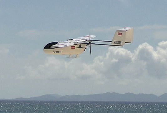離島へのドローンによる配送実証実験に成功　空解とドコモ、高精度な長距離飛行を実現　画像１