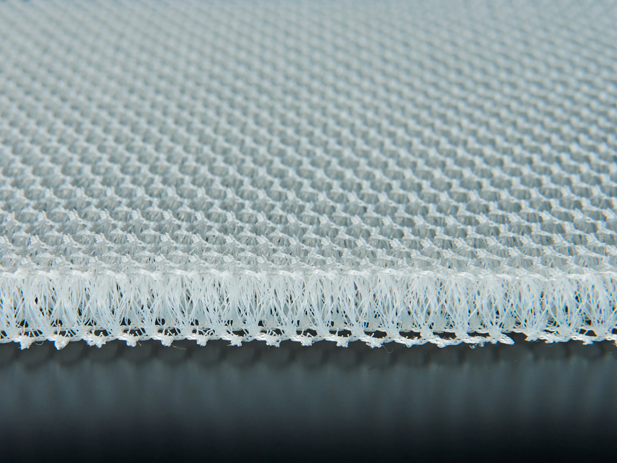 旭化成アドバンスの特許取得“３次元立体編物”FUSION®を使用