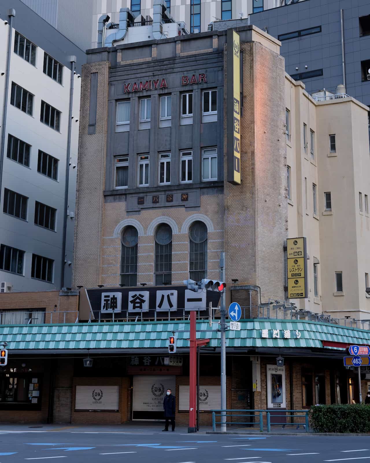 【日本最古を探せ】明治・大正・昭和の文豪も愛した浅草の老舗「神谷バー」　画像２