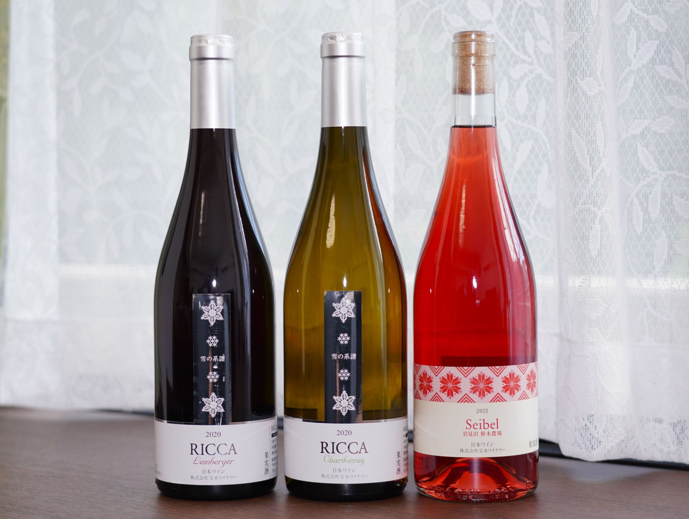 宝水ワイナリーのワイン。自社畑ブドウを使用した「RICCA」シリーズのほか、他の農場で採れたブドウで作ったワインもある。