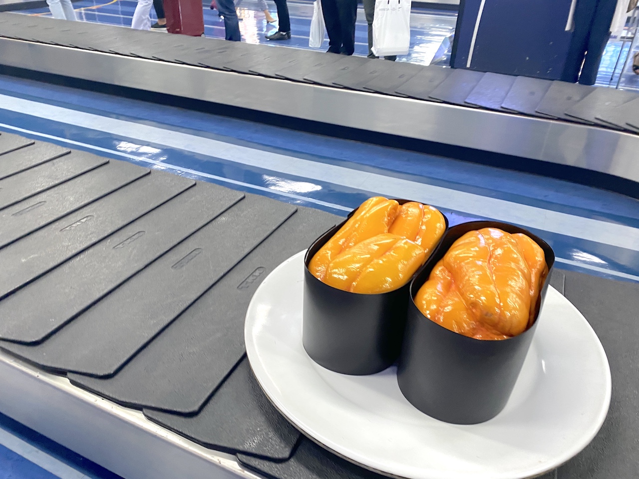大分空港の手荷物ターンテーブルでお寿司「ウニ軍艦」が流れてきた【編集部ブログ】　画像１