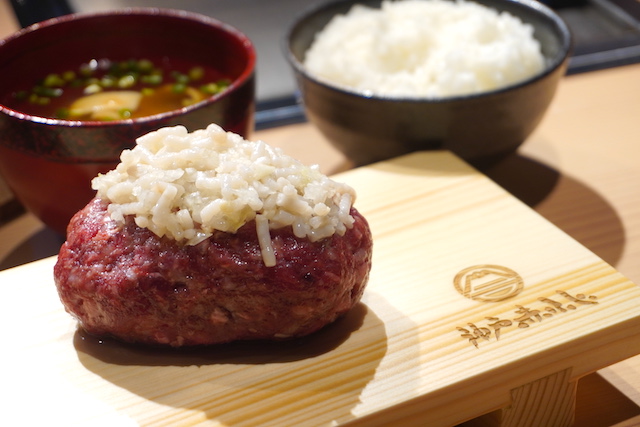 【神戸・三宮にオープン】牛脂たっぷりの赤富士みたいなハンバーグのお味は？「ハンバーグと牛タンとお米 神戸赤ふじ」　画像２４