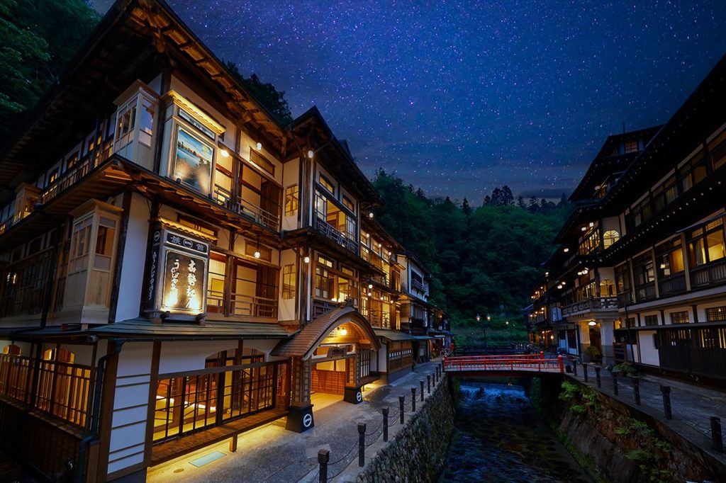 この秋冬は銀山温泉へ！築100余年の歴史宿で日本の建築美を楽しむ「本館古勢起屋」　画像１
