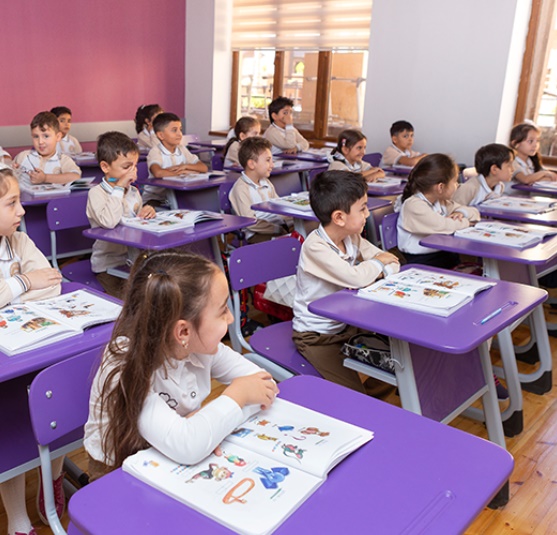 アゼルバイジャンで公文式学習開始　小学1～4年400人が算数・数学を学ぶ　画像１