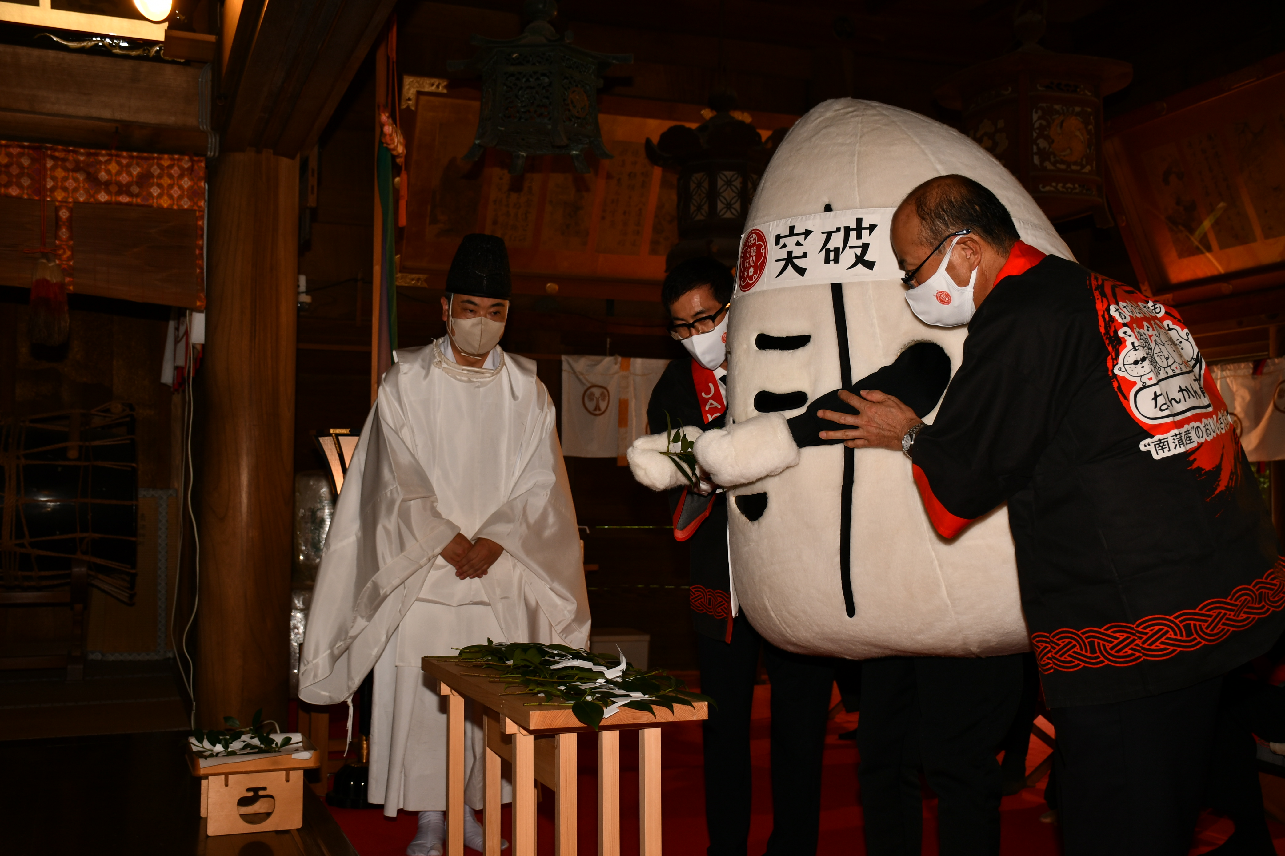１０月３日に行われた神事におけるオリジナルキャラクター「飯太郎」
