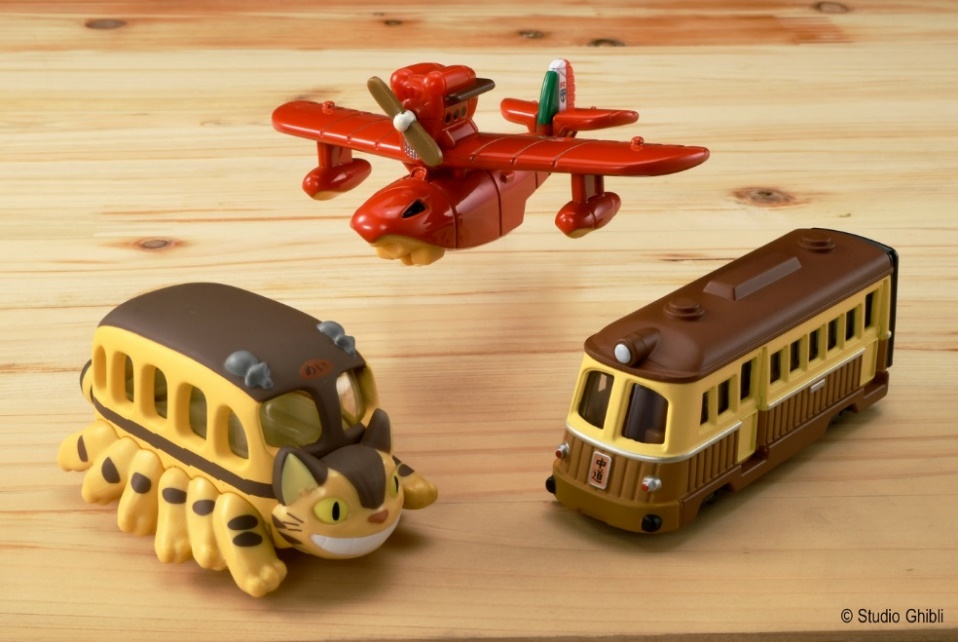 写真左から）「となりのトトロ ネコバス」 「紅の豚 サボイアS.21F」 「千と千尋の神隠し 海原電鉄」