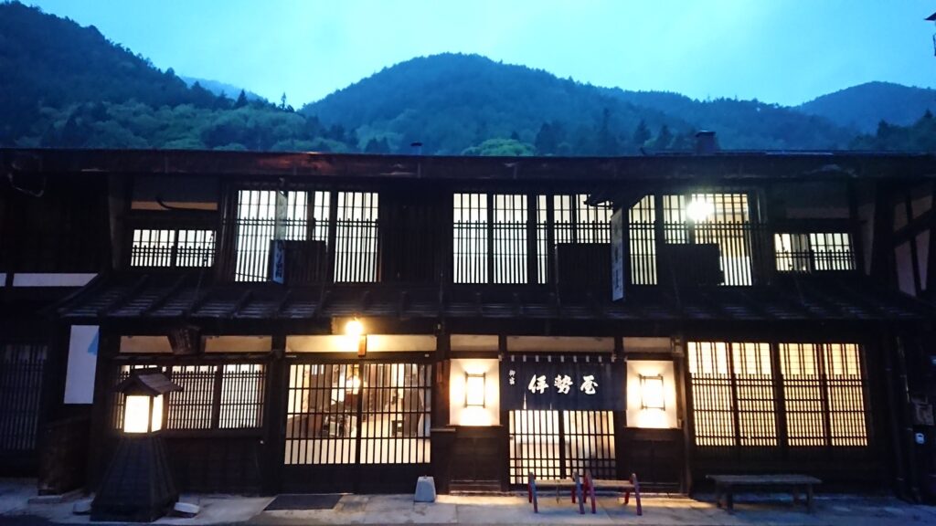 奈良井宿の名宿「伊勢屋」。