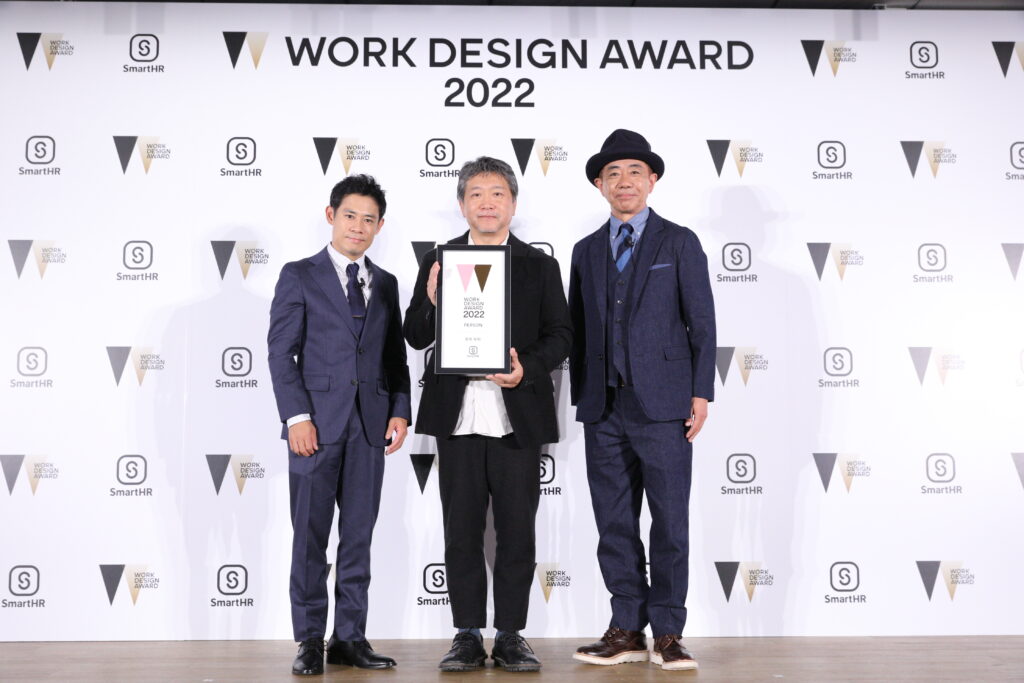 左から、伊藤淳史さん、是枝裕和監督、木梨憲武さん