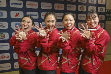 日本女子「銅」、男子5位 世界トランポリン団体決勝