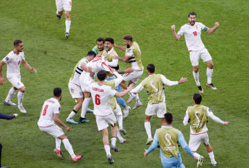 W杯、イランがウェールズ破る カタールはセネガルと対戦