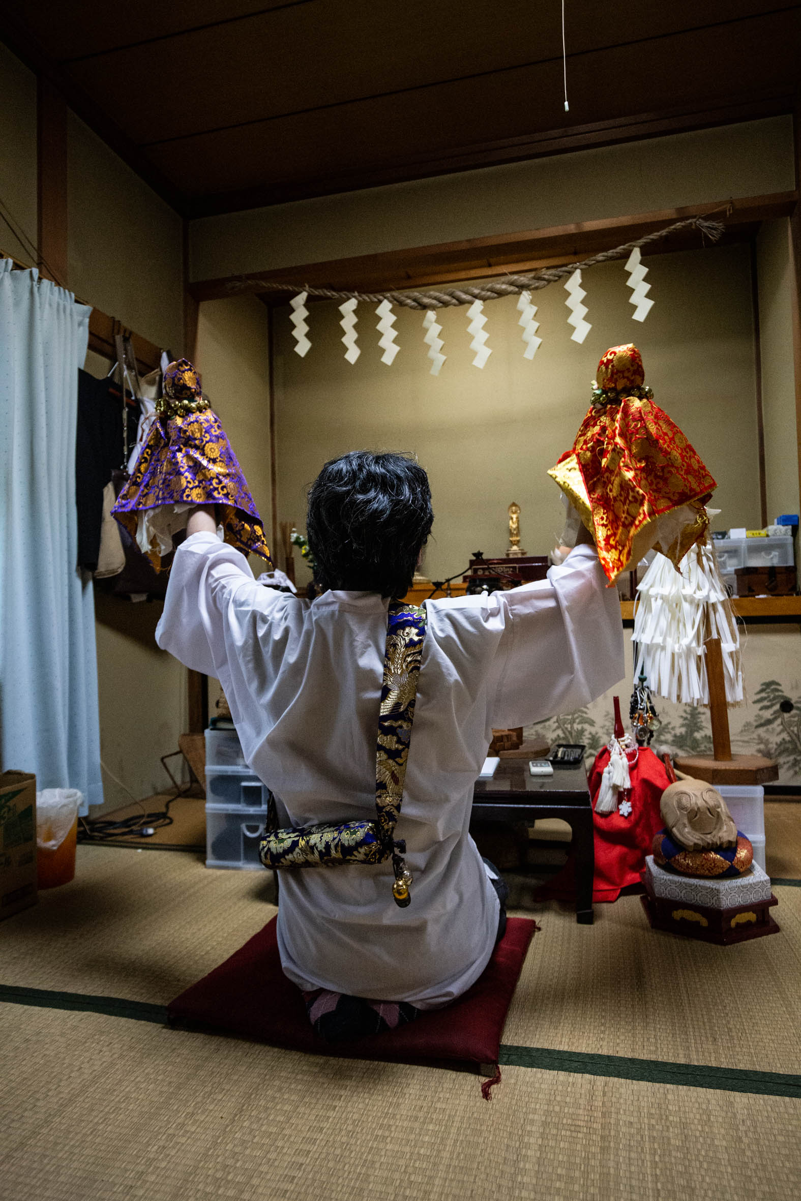 「最後のイタコ」松田広子さんによる「オシラ様遊ばせ」。Photo By 和多田アヤ
