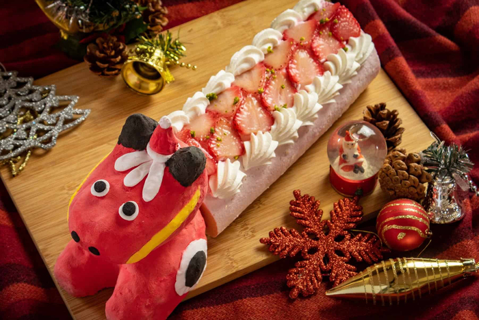夕食には見た目もかわいい「赤べこクリスマスケーキ」 