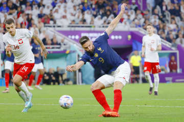 フランスが前半1―0 決勝T1回戦、ポーランド戦