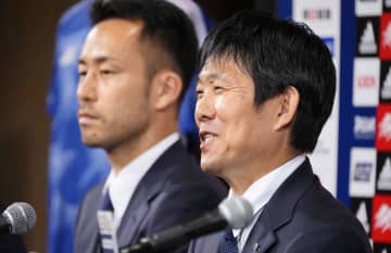吉田、堂安ら一部選手が帰国 W杯で16強入りの日本代表
