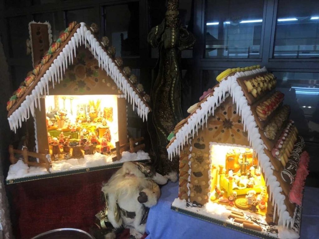 【クリスマス限定】ウィーン菓子で作られた丸ごと食べられるお菓子の家「ヘキセンハウス」が登場　画像１