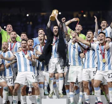 アルゼンチンがPKで先制 W杯決勝、フランスと対戦