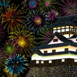 木曽川を挟んだ2つの市が共同開催する「日本ライン夏まつりロングラン花火」は、船上から打ち上げられた花火がライトアップされた犬山城を照らす風情たっぷりな花火大会です