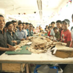 バングラデシュの自社工場のスタッフたち