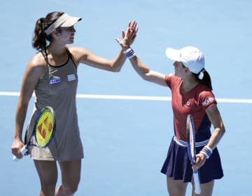 女子複の青山、柴原組準々決勝へ 全豪オープンテニス第8日