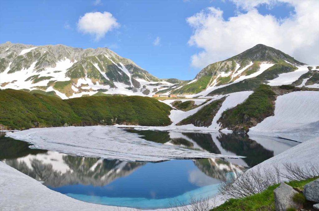 富山県と長野県を結ぶ立山黒部アルペンルートで「2023 立山黒部・雪の大谷フェスティバル」開催！　画像１
